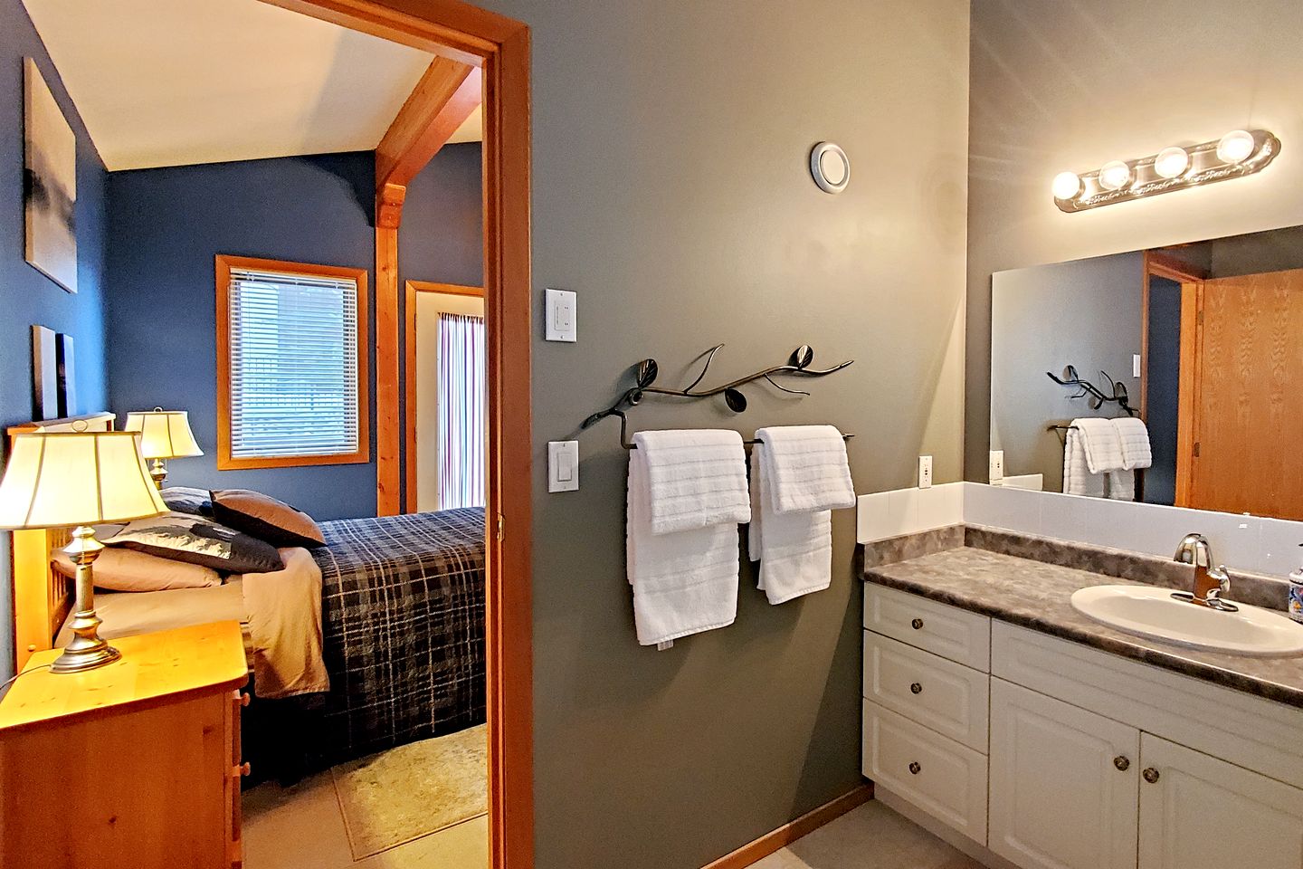Stunning Spacious Chalet with Breathtaking Views for a Memorable Group Getaway in Sun Peaks, British Columbia