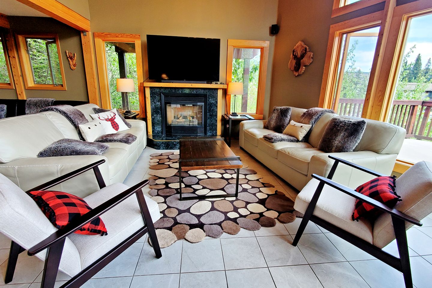 Stunning Spacious Chalet with Breathtaking Views for a Memorable Group Getaway in Sun Peaks, British Columbia