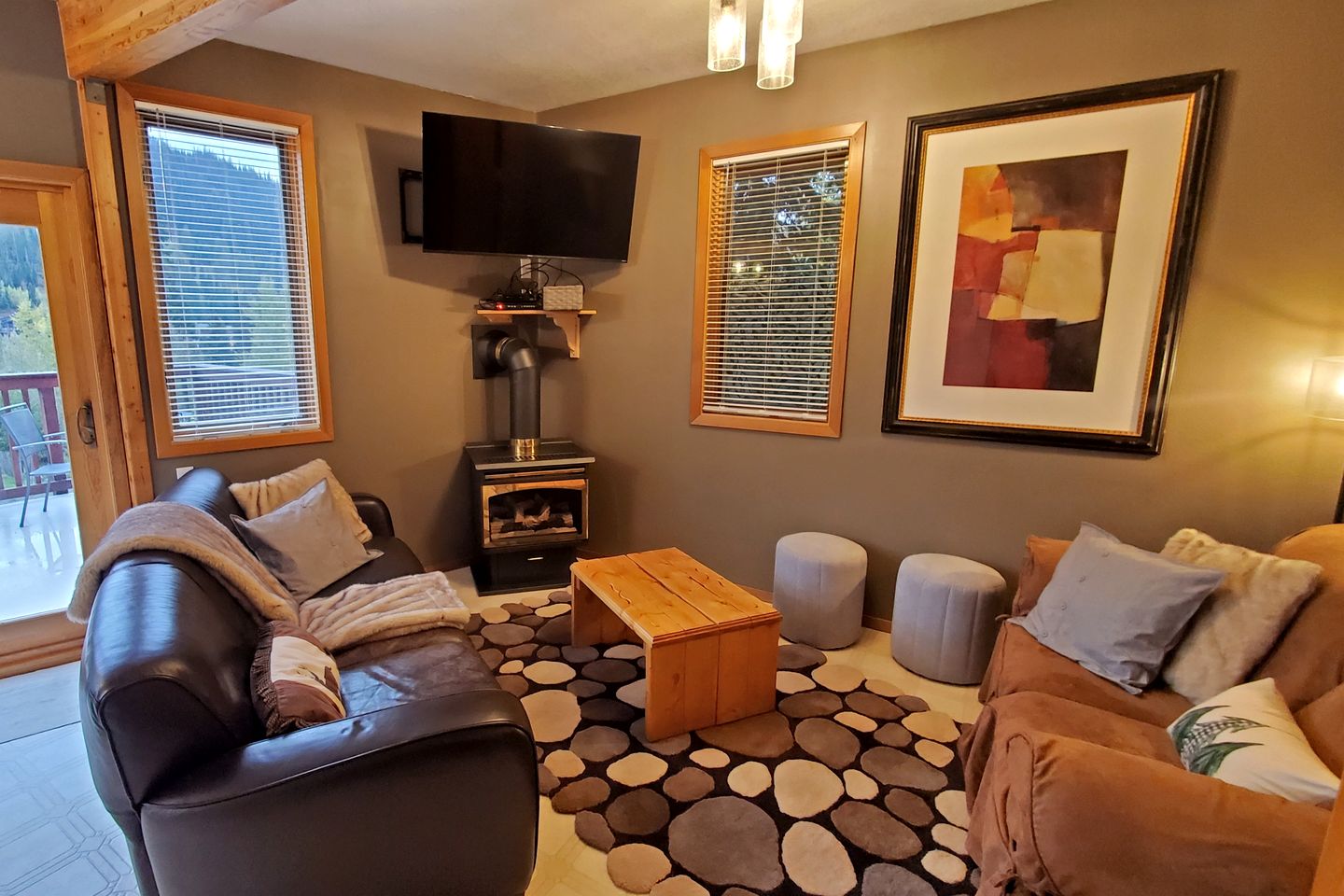 Stunning Spacious Chalet with Breathtaking Views for a Memorable Group Getaway in Sun Peaks, British Columbia
