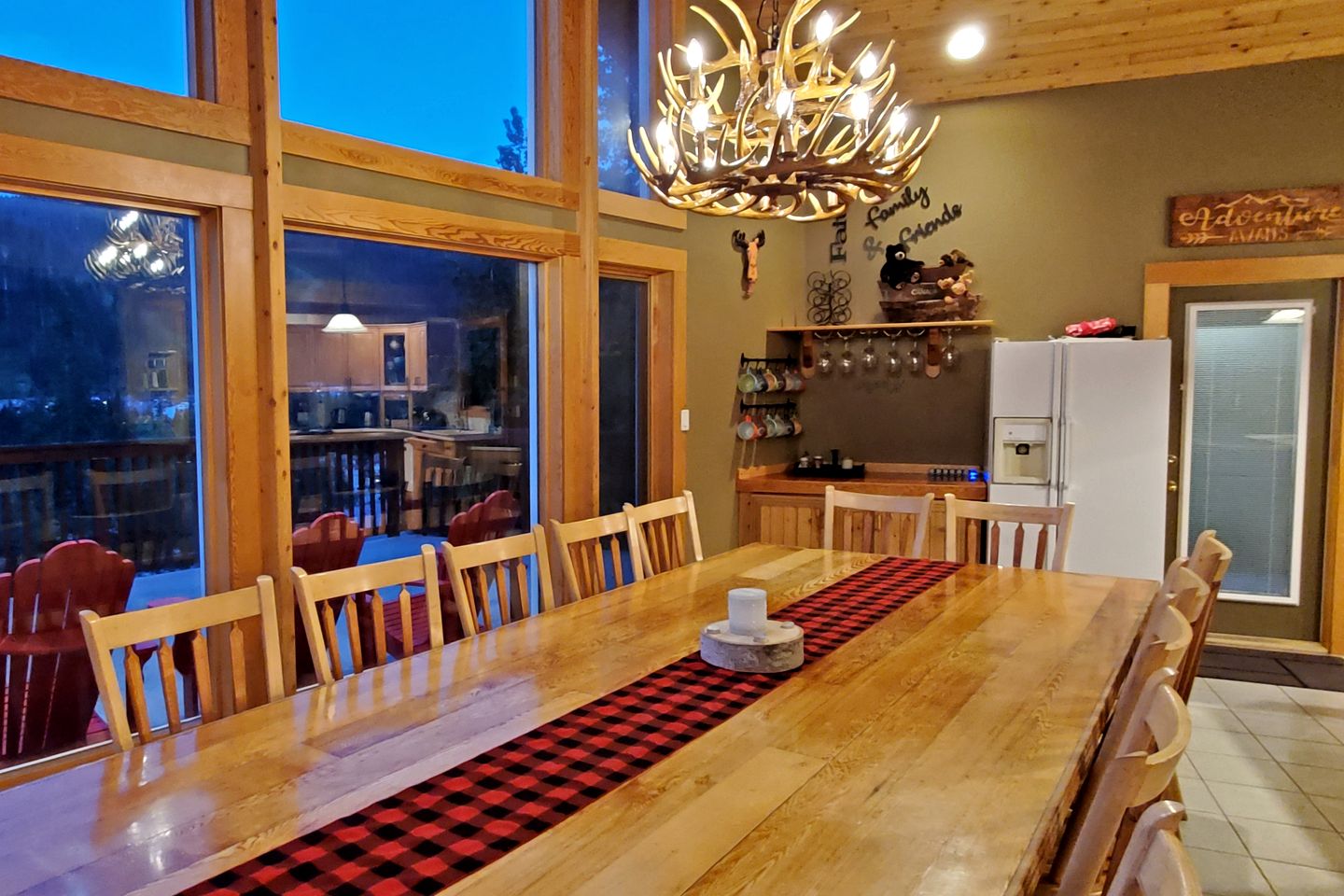 Stunning Spacious Chalet with Breathtaking Views for a Memorable Group Getaway in Sun Peaks, British Columbia