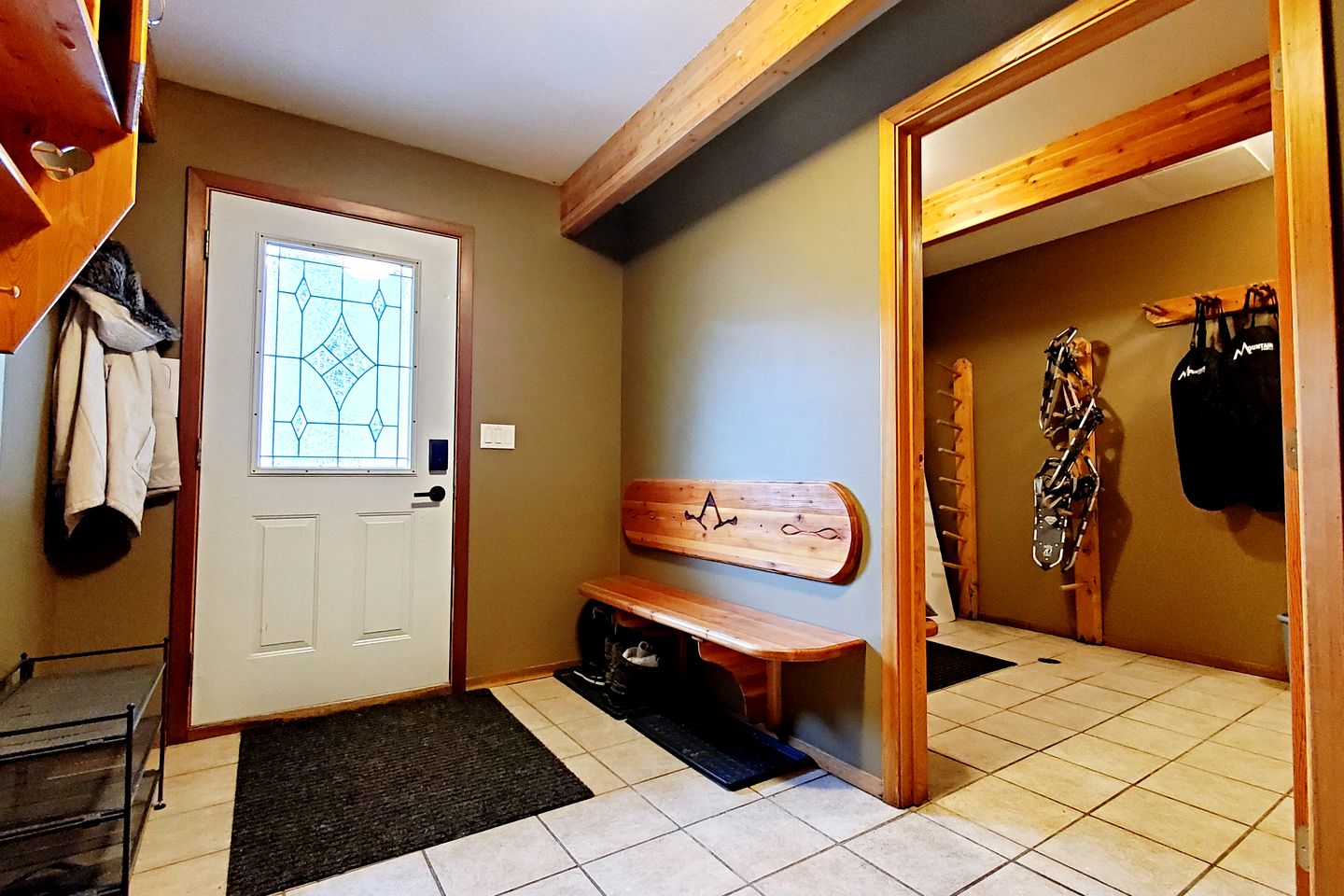 Stunning Spacious Chalet with Breathtaking Views for a Memorable Group Getaway in Sun Peaks, British Columbia