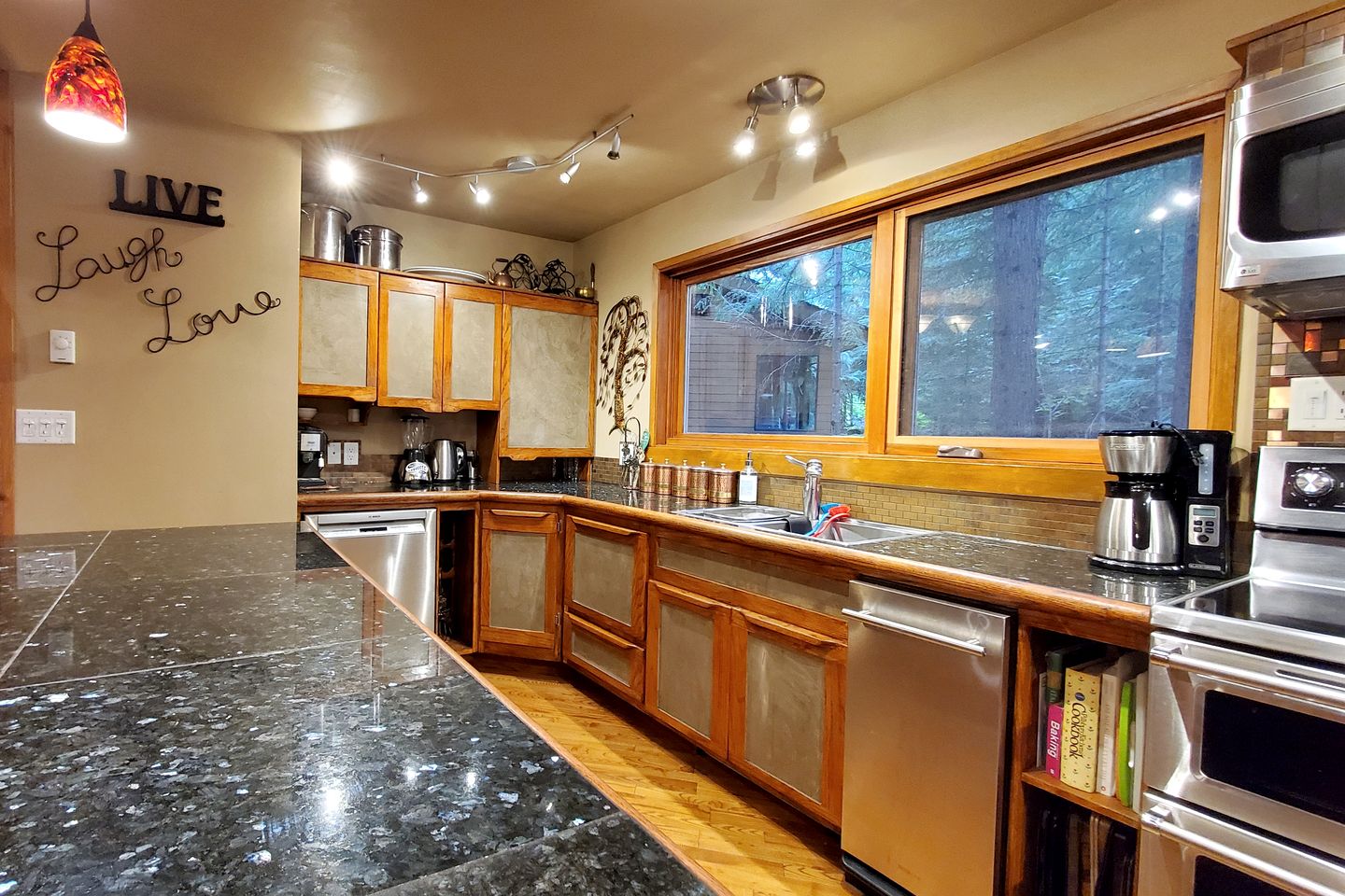 Beautiful Spacious Cabin by Green Lake for an Amazing Family Getway in Whistler, British Columbia