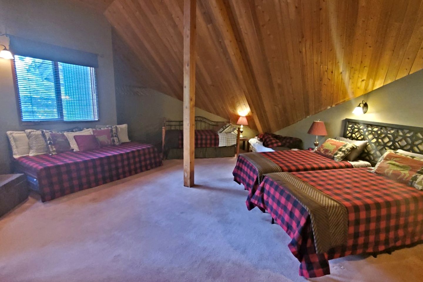 Beautiful Spacious Cabin by Green Lake for an Amazing Family Getway in Whistler, British Columbia