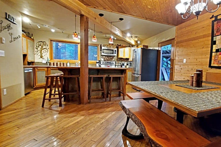 Cabins (Canada, Whistler, British Columbia)