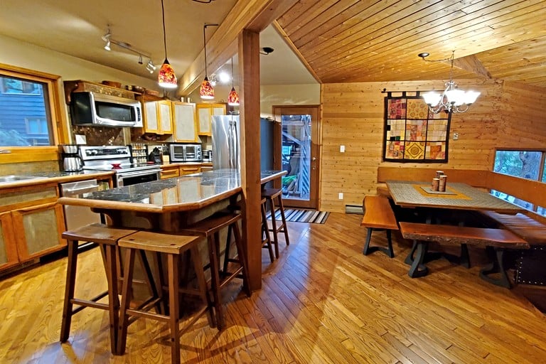 Cabins (Canada, Whistler, British Columbia)