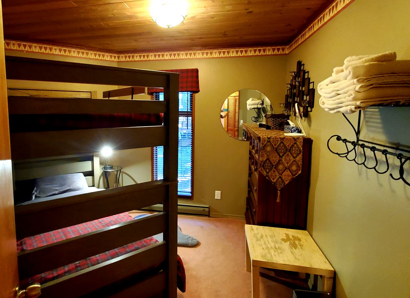 Beautiful Spacious Cabin by Green Lake for an Amazing Family Getway in Whistler, British Columbia