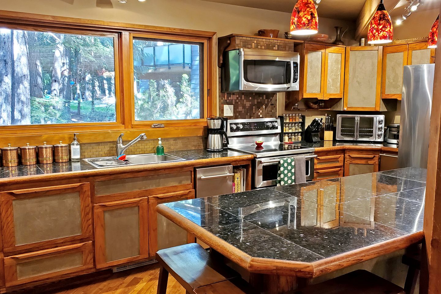 Beautiful Spacious Cabin by Green Lake for an Amazing Family Getway in Whistler, British Columbia