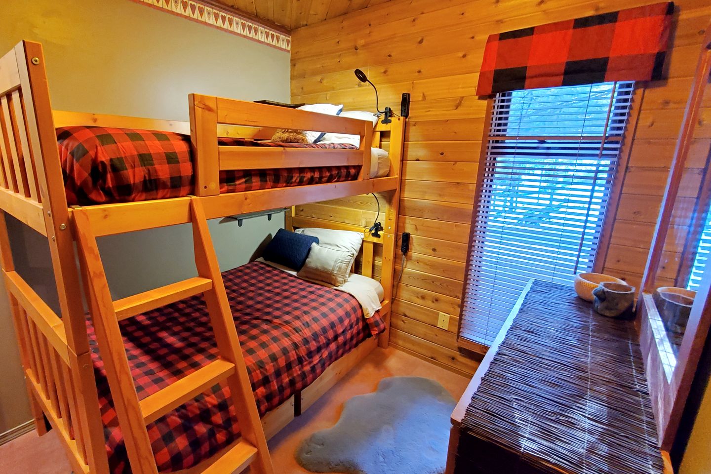 Beautiful Spacious Cabin by Green Lake for an Amazing Family Getway in Whistler, British Columbia