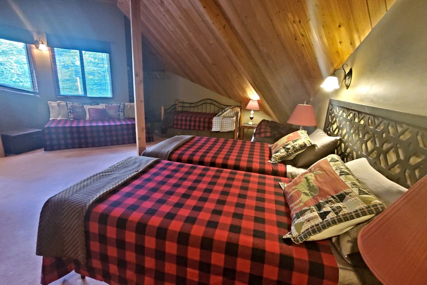 Beautiful Spacious Cabin by Green Lake for an Amazing Family Getway in Whistler, British Columbia