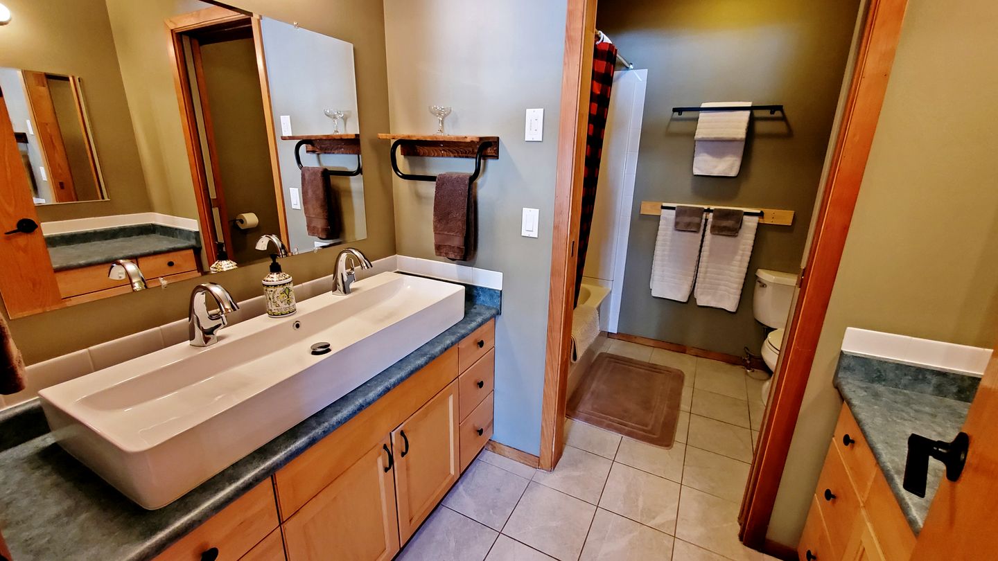 Gorgeous Chalet with Incredible Views for an Unforgettable Family Escape in Sun Peaks, British Columbia