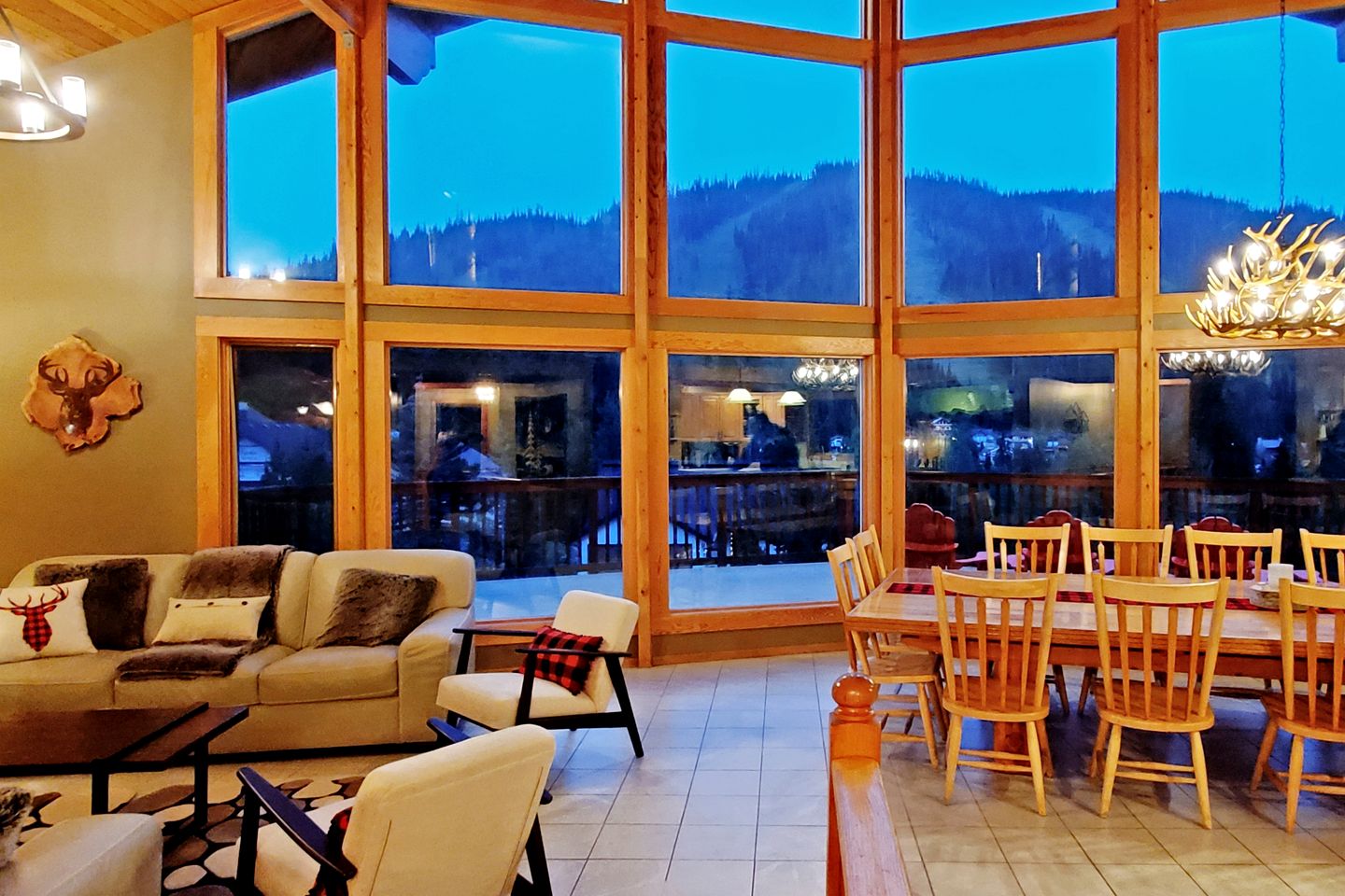 Gorgeous Chalet with Incredible Views for an Unforgettable Family Escape in Sun Peaks, British Columbia