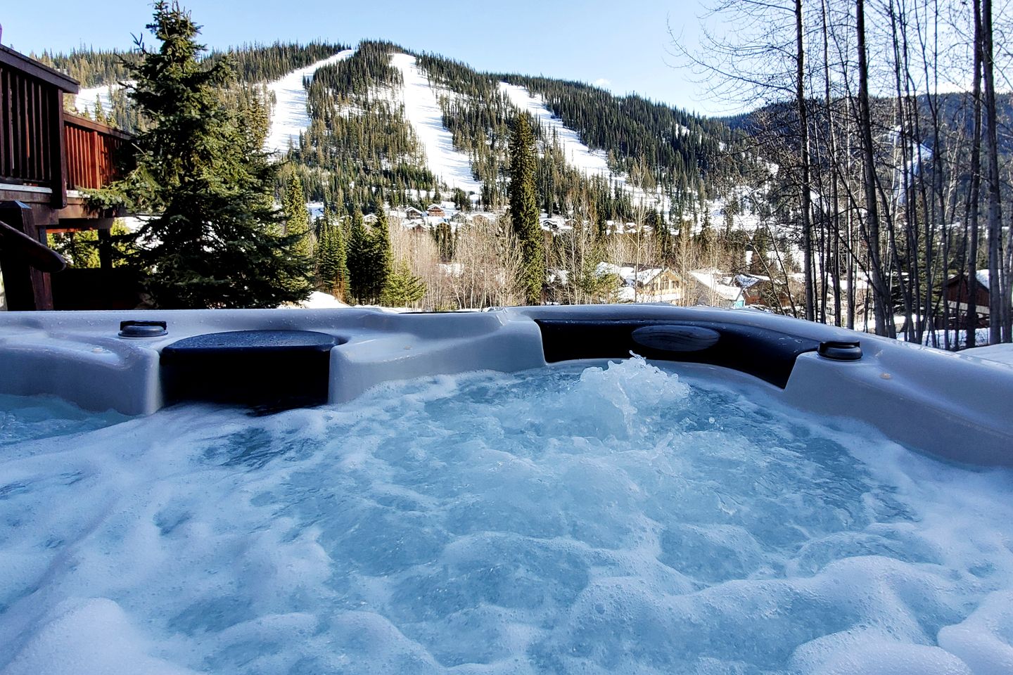 Gorgeous Chalet with Incredible Views for an Unforgettable Family Escape in Sun Peaks, British Columbia