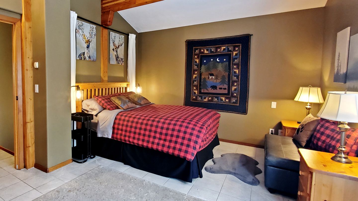 Gorgeous Chalet with Incredible Views for an Unforgettable Family Escape in Sun Peaks, British Columbia