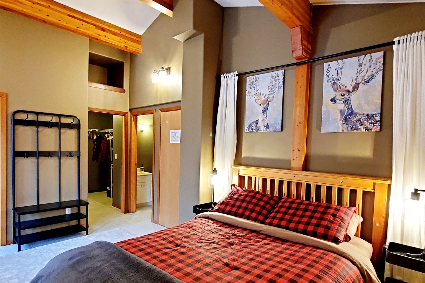 Gorgeous Chalet with Incredible Views for an Unforgettable Family Escape in Sun Peaks, British Columbia