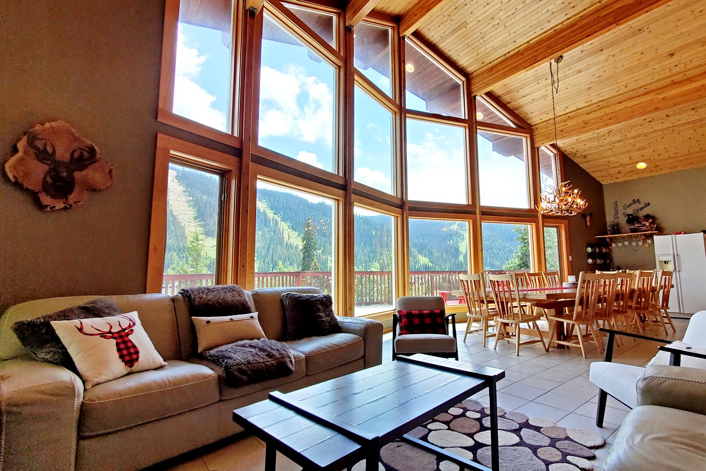 Gorgeous Chalet with Incredible Views for an Unforgettable Family Escape in Sun Peaks, British Columbia