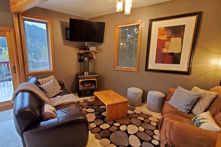 Cabins (Canada, Sun Peaks, British Columbia)