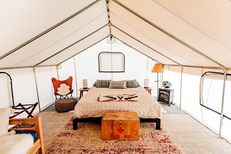 Caravans (United States of America, Cane Beds, Arizona)