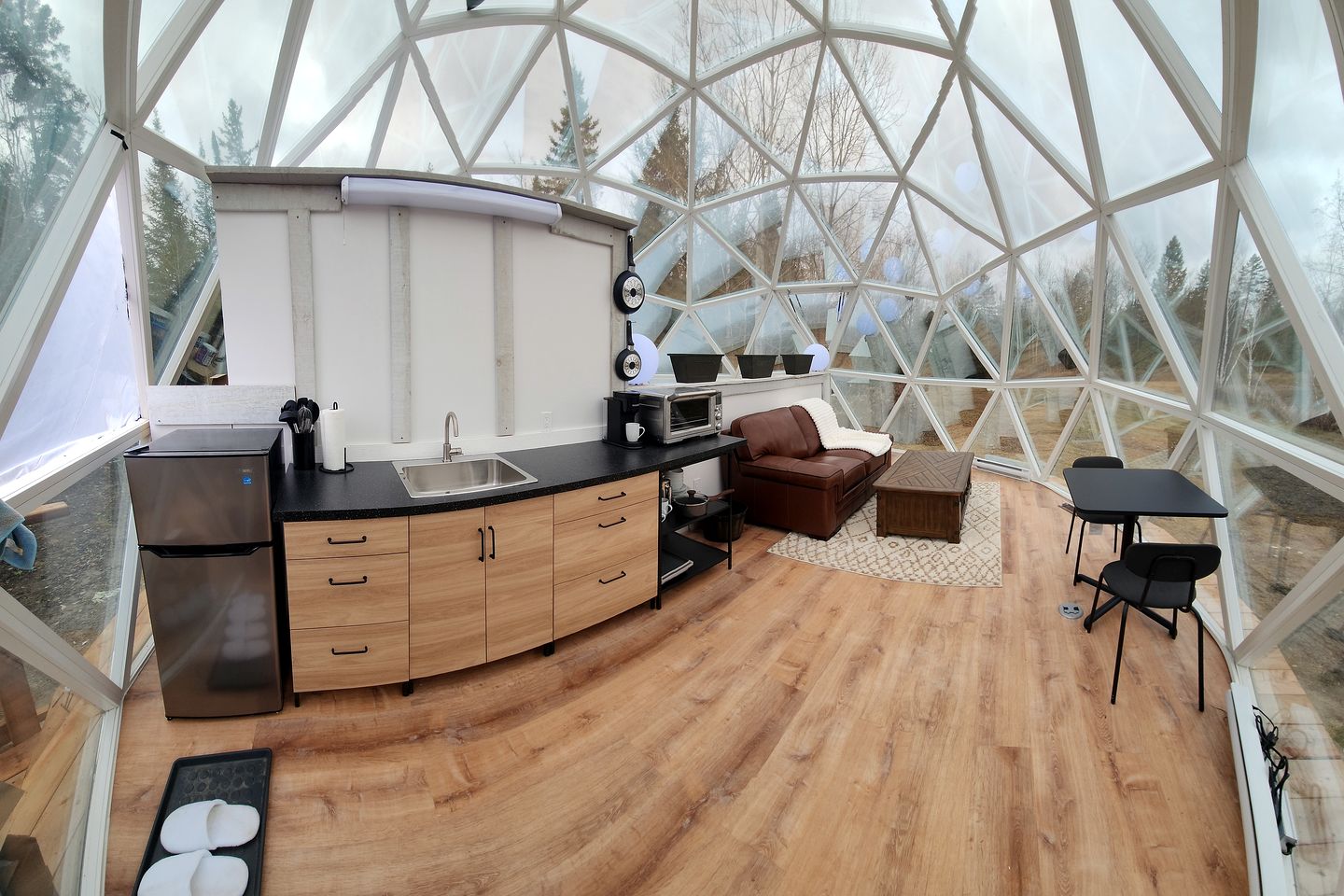 Incredible Glass Dome for a Unique Romantic Getaway in Nature in Zephyr, Ontario