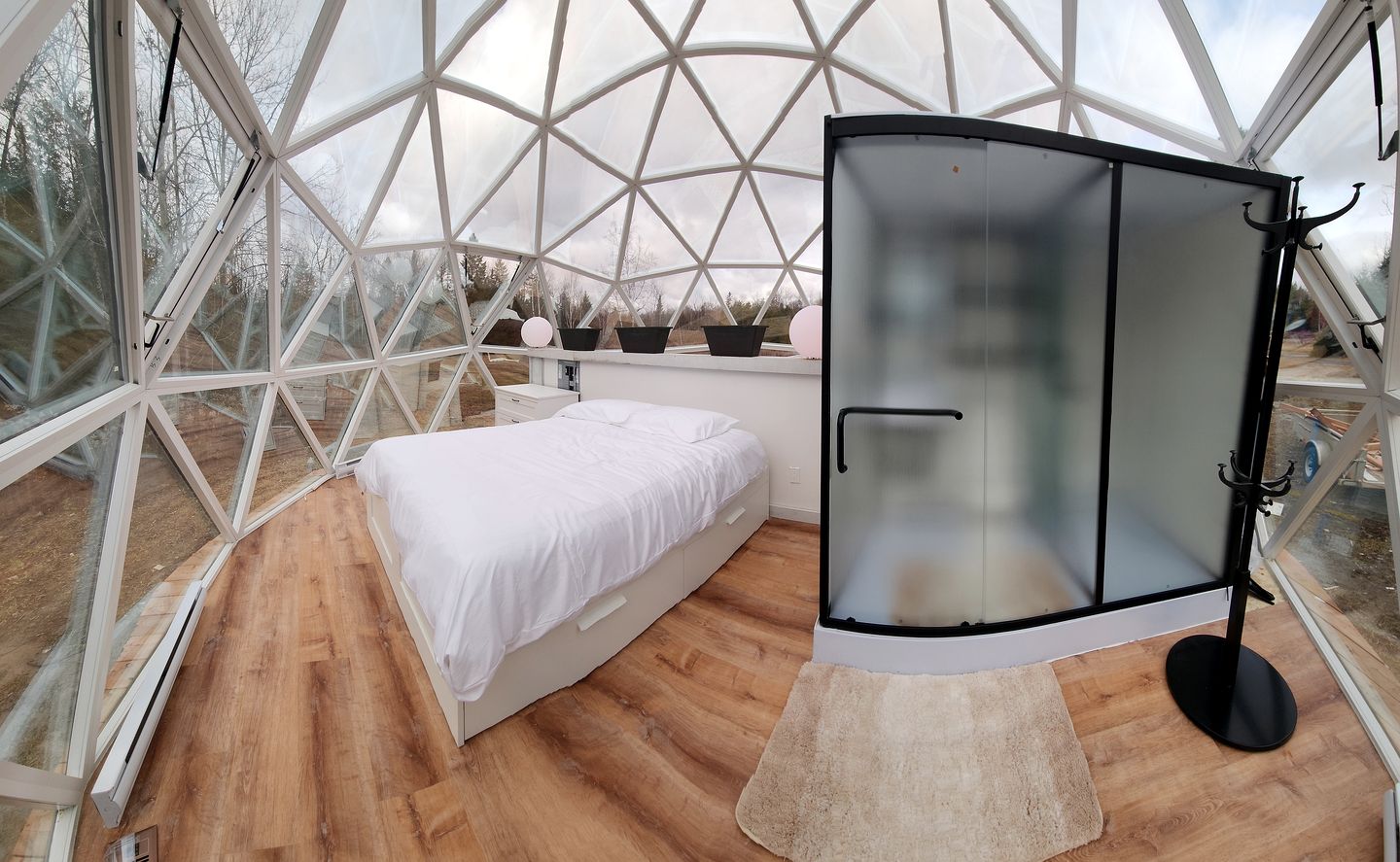 Incredible Glass Dome for a Unique Romantic Getaway in Nature in Zephyr, Ontario
