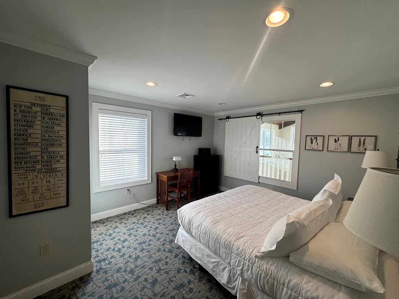 Four-Bedroom Luxury House Rental on Pontoosuc Lake in the Berkshires