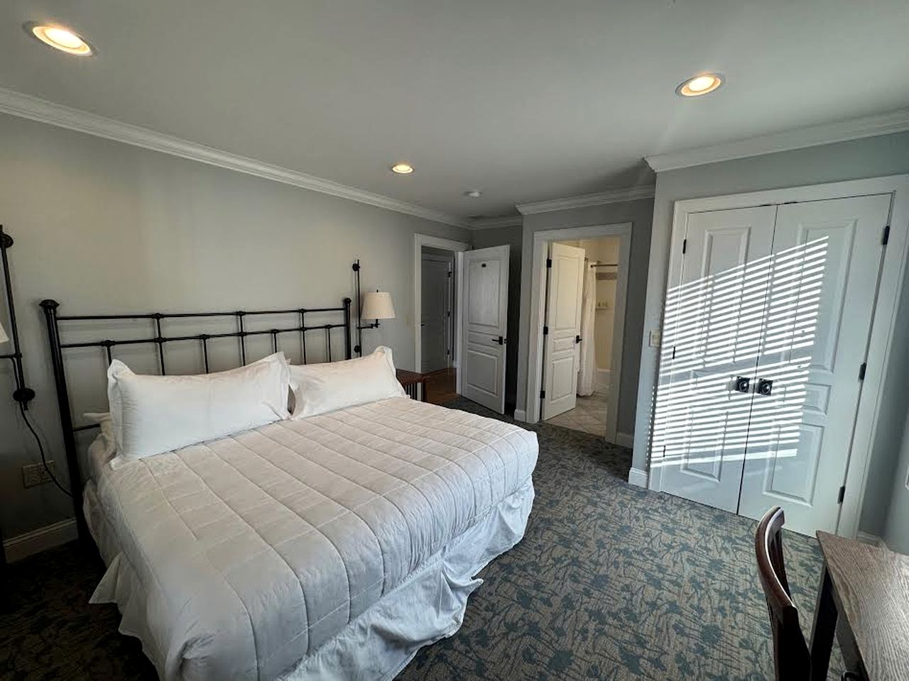 Four-Bedroom Luxury House Rental on Pontoosuc Lake in the Berkshires