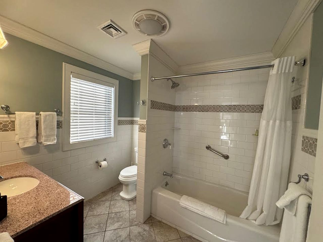 Four-Bedroom Luxury House Rental on Pontoosuc Lake in the Berkshires