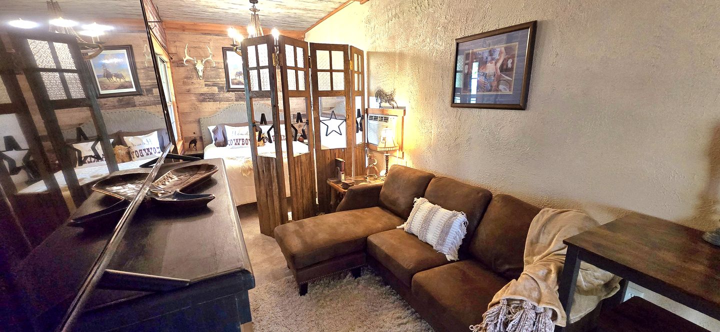 Gorgeous Container for a Romantic Getaway on a Ranch with Incredible Views in Gainesville, Missouri