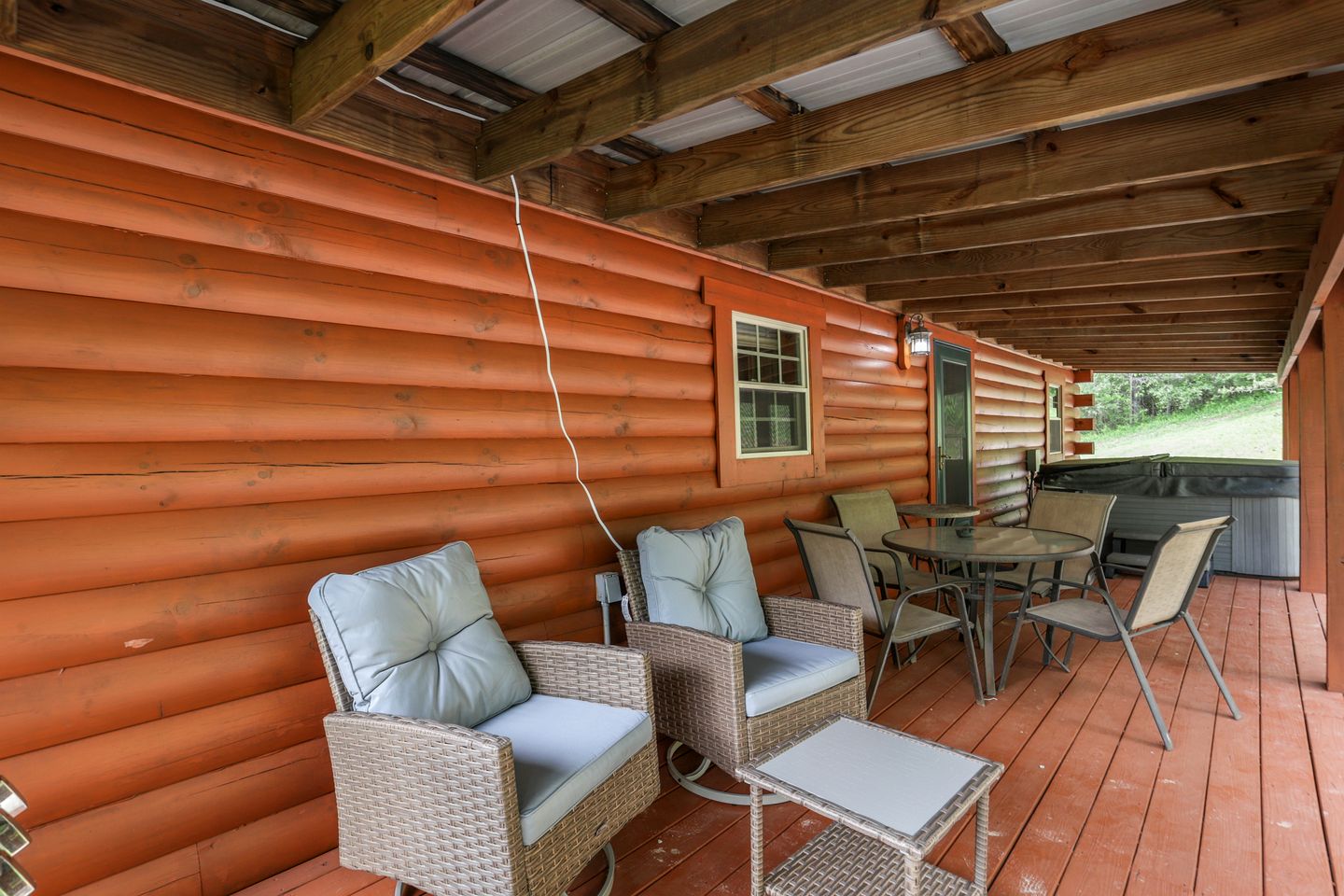 Serene and Secluded Log Cabin with Private Hot Tub in Hocking Hills, Perfect for a Family Glamping Retreat in Southeastern Ohio