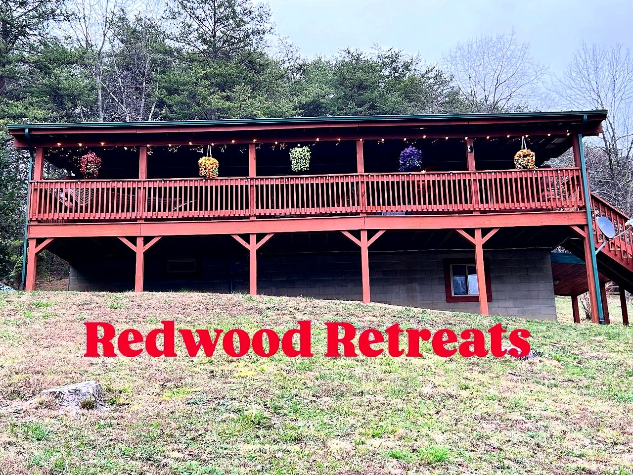 Serene and Secluded Log Cabin with Private Hot Tub in Hocking Hills, Perfect for a Family Glamping Retreat in Southeastern Ohio