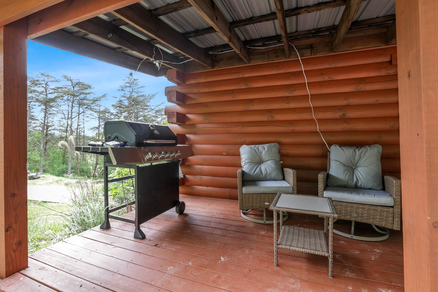 Serene and Secluded Log Cabin with Private Hot Tub in Hocking Hills, Perfect for a Family Glamping Retreat in Southeastern Ohio