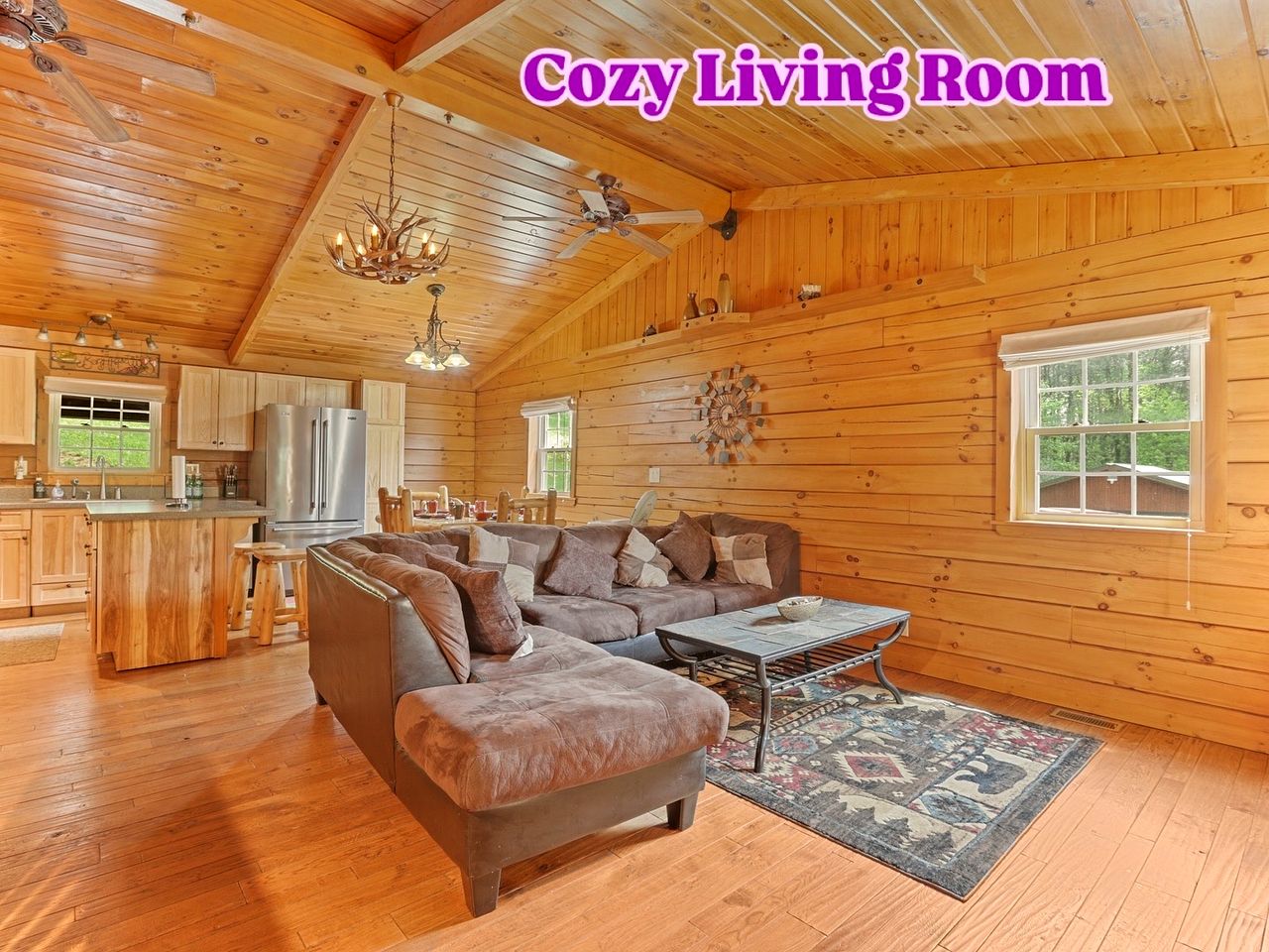 Serene and Secluded Log Cabin with Private Hot Tub in Hocking Hills, Perfect for a Family Glamping Retreat in Southeastern Ohio