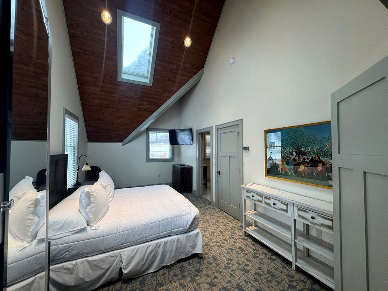 Beautiful Cottage Rental on Lakeside Property in The Berkshires, Massachusetts