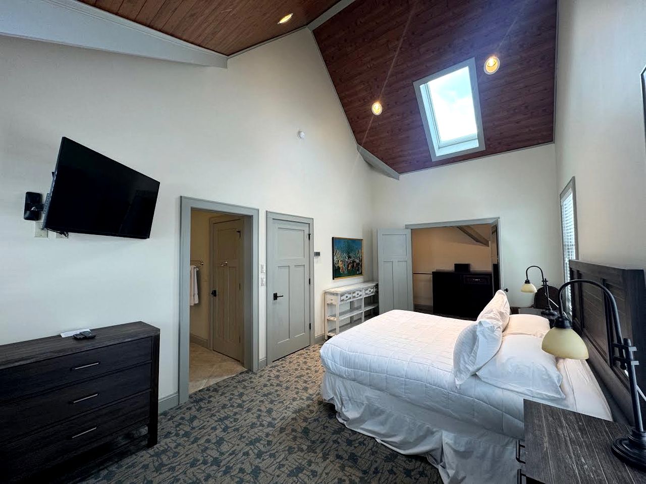 Beautiful Cottage Rental on Lakeside Property in The Berkshires, Massachusetts