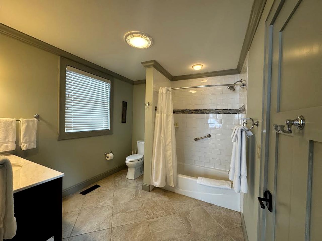 Beautiful Cottage Rental on Lakeside Property in The Berkshires, Massachusetts