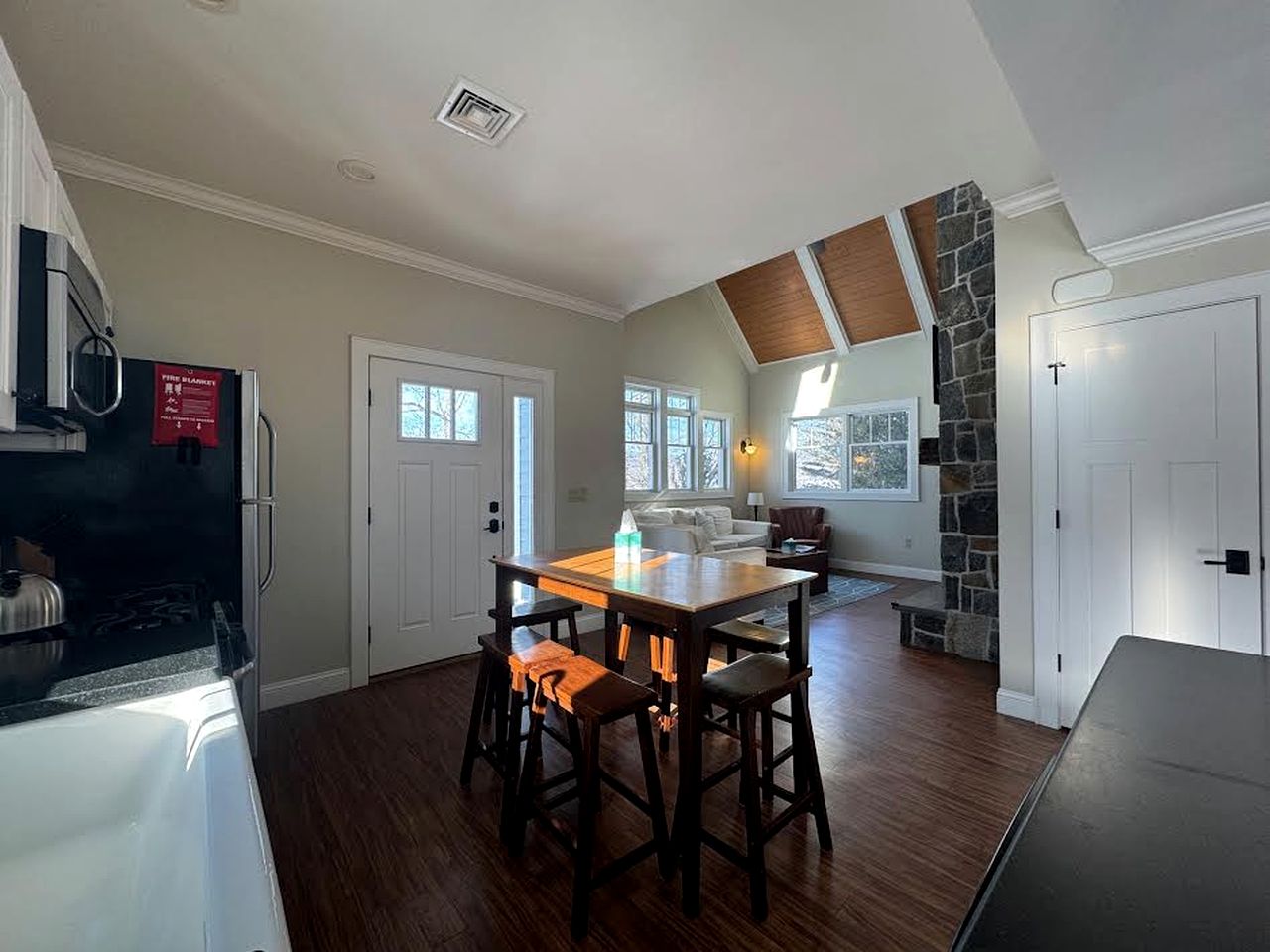 Spacious Guest Cottage Rental on Lake in The Berkshires, Massachusetts