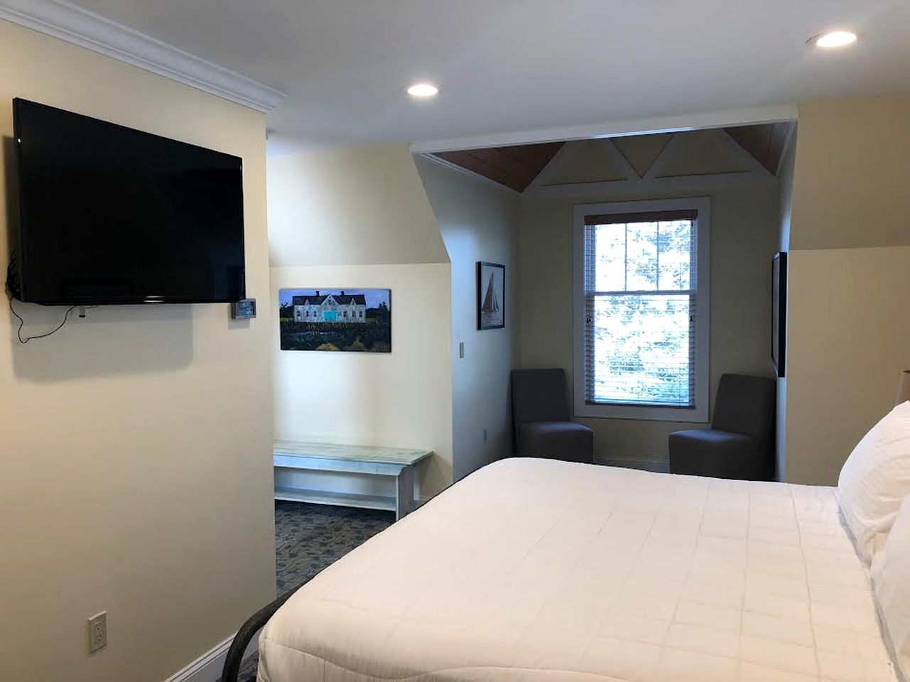 Spacious Guest Cottage Rental on Lake in The Berkshires, Massachusetts