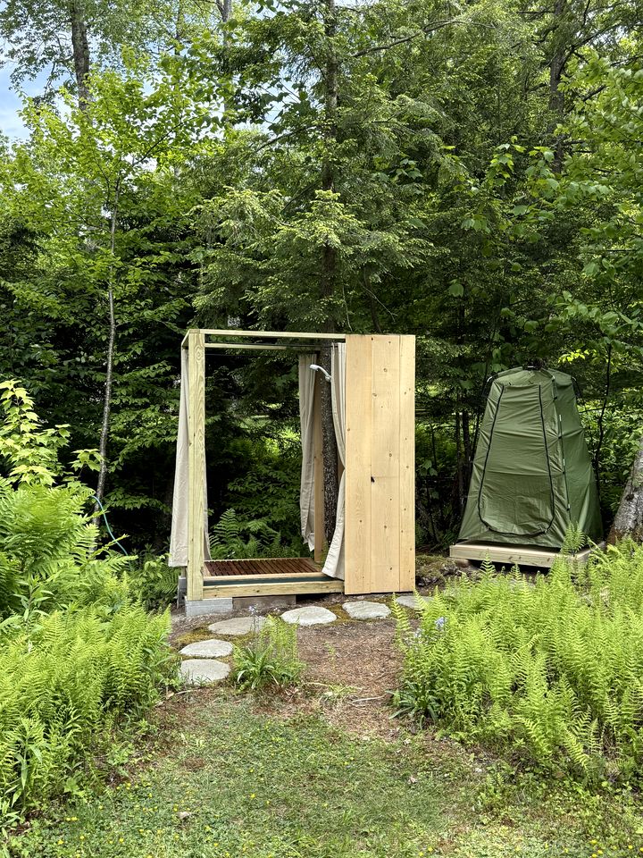 Beautiful Cozy Bell Tent with Direct Access to Mountain Bike Trails for an Amazing Couples Glamping Experience in Stowe, Vermont