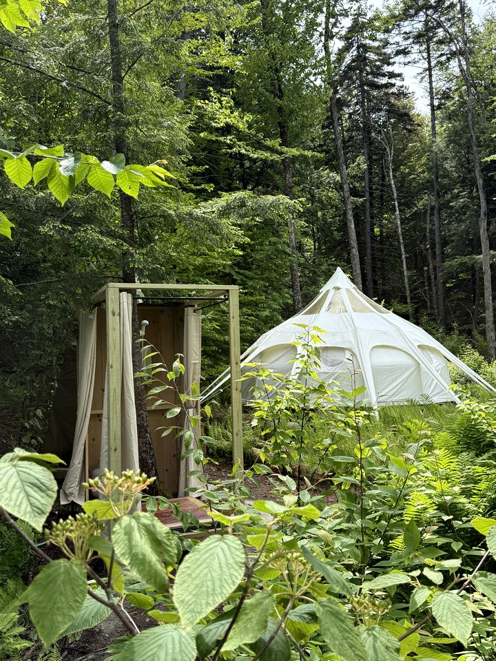Beautiful Cozy Bell Tent with Direct Access to Mountain Bike Trails for an Amazing Couples Glamping Experience in Stowe, Vermont