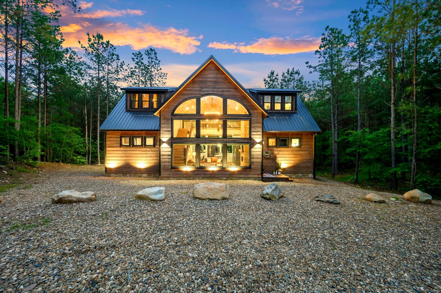 Luxurious Vacation Home with Two-Story Fireplace and Gourmet Kitchen near Broken Bow, Oklahoma