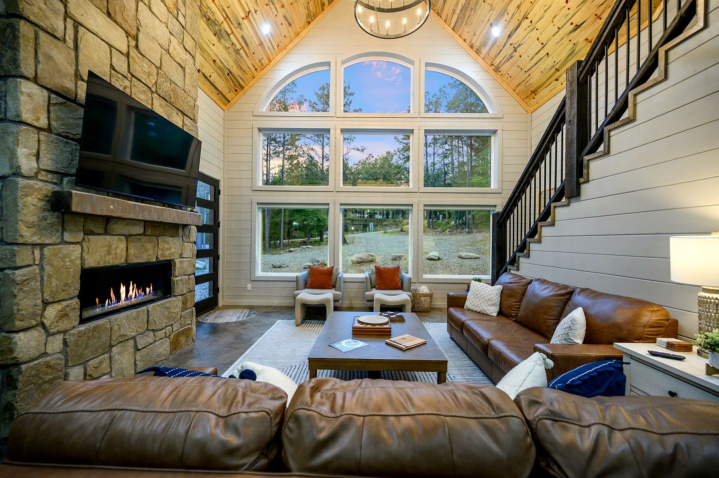 Luxurious Vacation Home with Two-Story Fireplace and Gourmet Kitchen near Broken Bow, Oklahoma