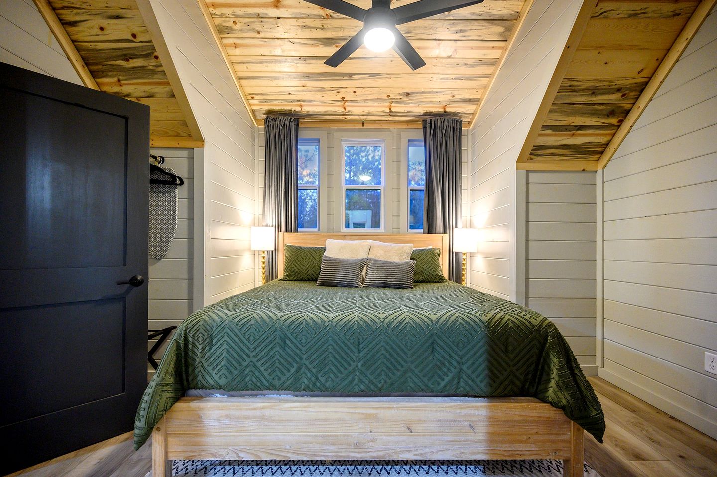 Luxurious Vacation Home with Two-Story Fireplace and Gourmet Kitchen near Broken Bow, Oklahoma