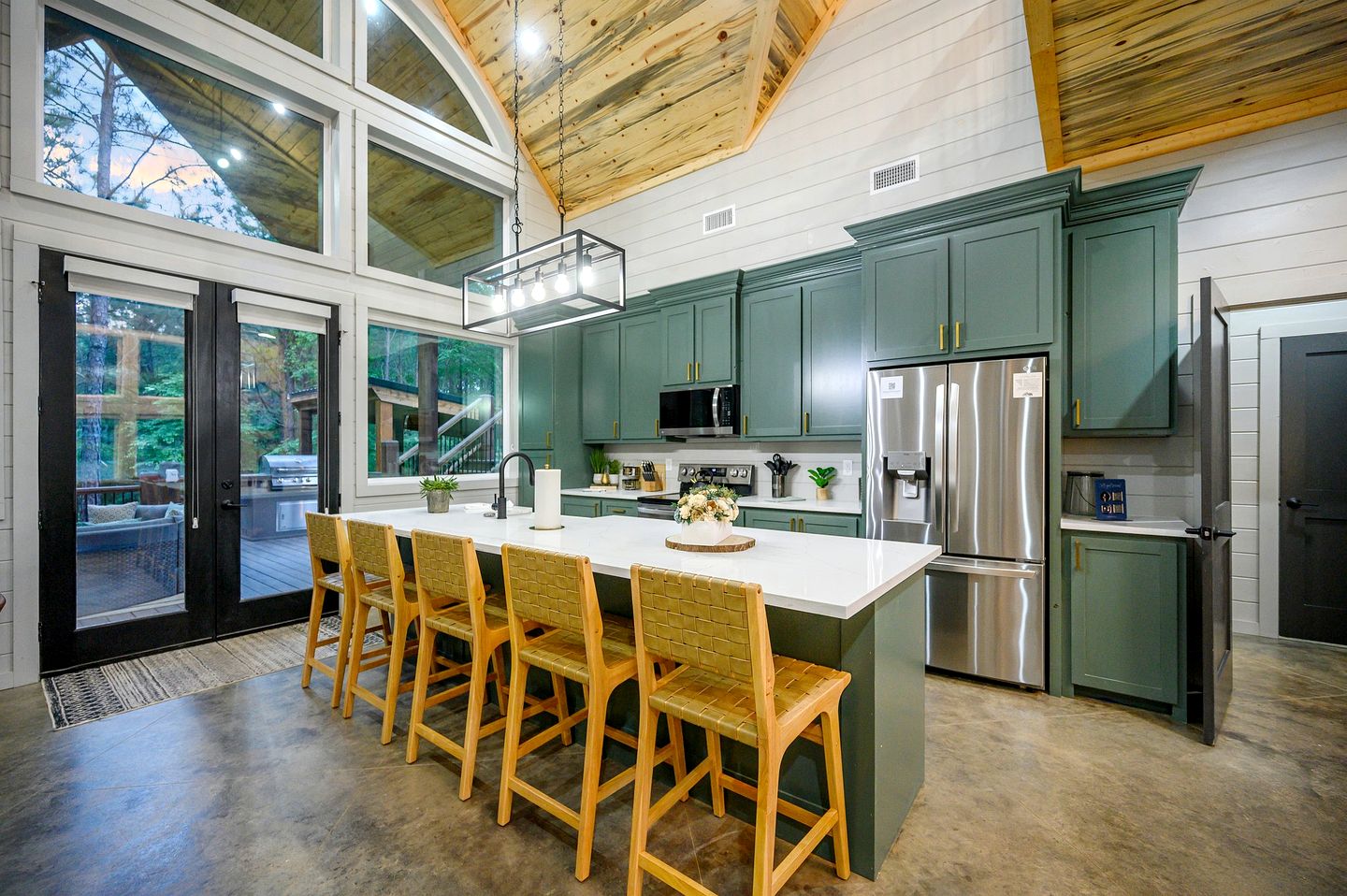 Luxurious Vacation Home with Two-Story Fireplace and Gourmet Kitchen near Broken Bow, Oklahoma