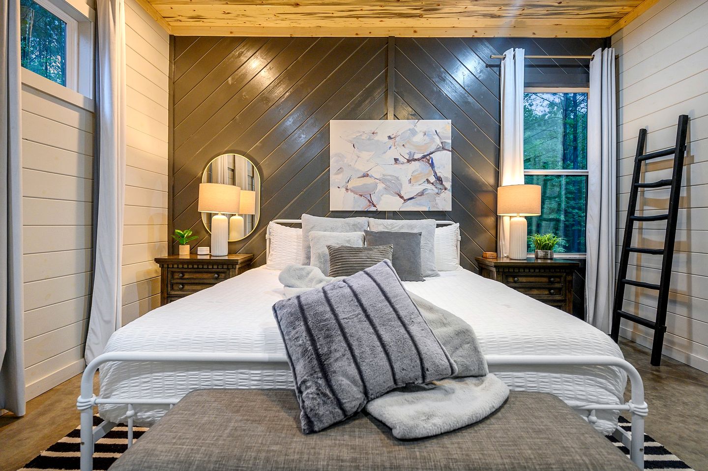 Luxurious Vacation Home with Two-Story Fireplace and Gourmet Kitchen near Broken Bow, Oklahoma