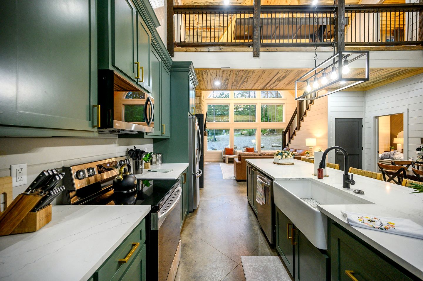 Luxurious Vacation Home with Two-Story Fireplace and Gourmet Kitchen near Broken Bow, Oklahoma