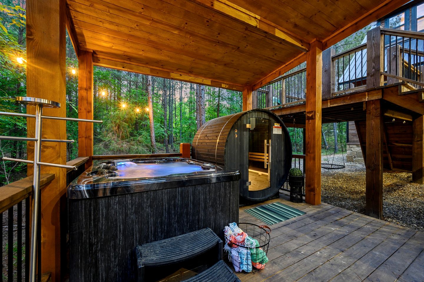 Luxurious Vacation Home with Two-Story Fireplace and Gourmet Kitchen near Broken Bow, Oklahoma