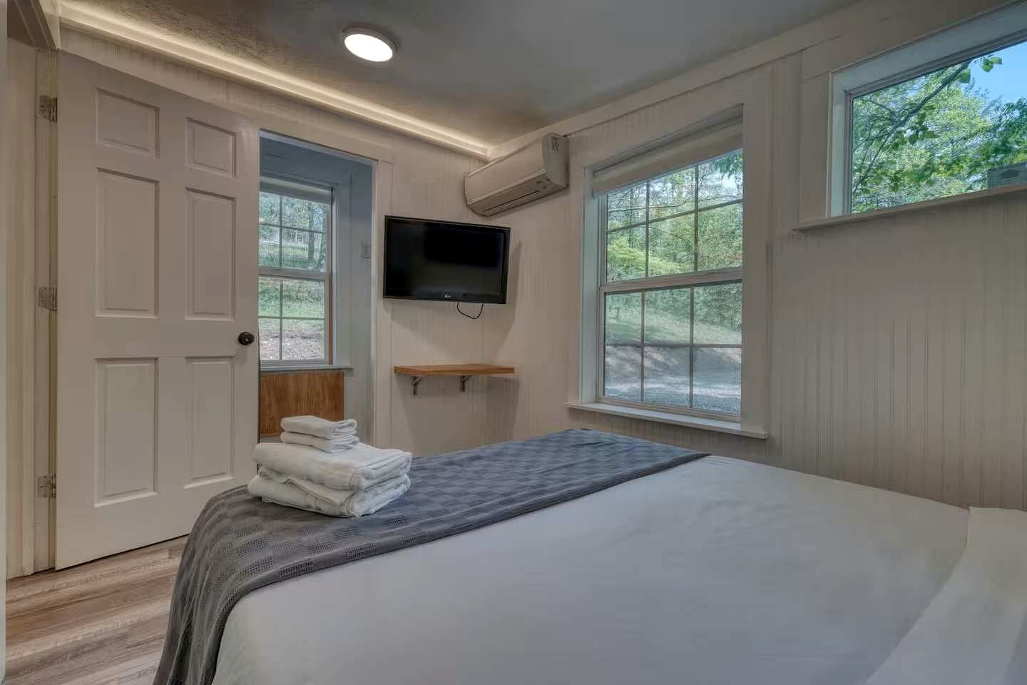 Cozy Cabin with Direct Access to the Toccoa River, a Perfect Escape for Fishing Lovers in Suches, Georgia