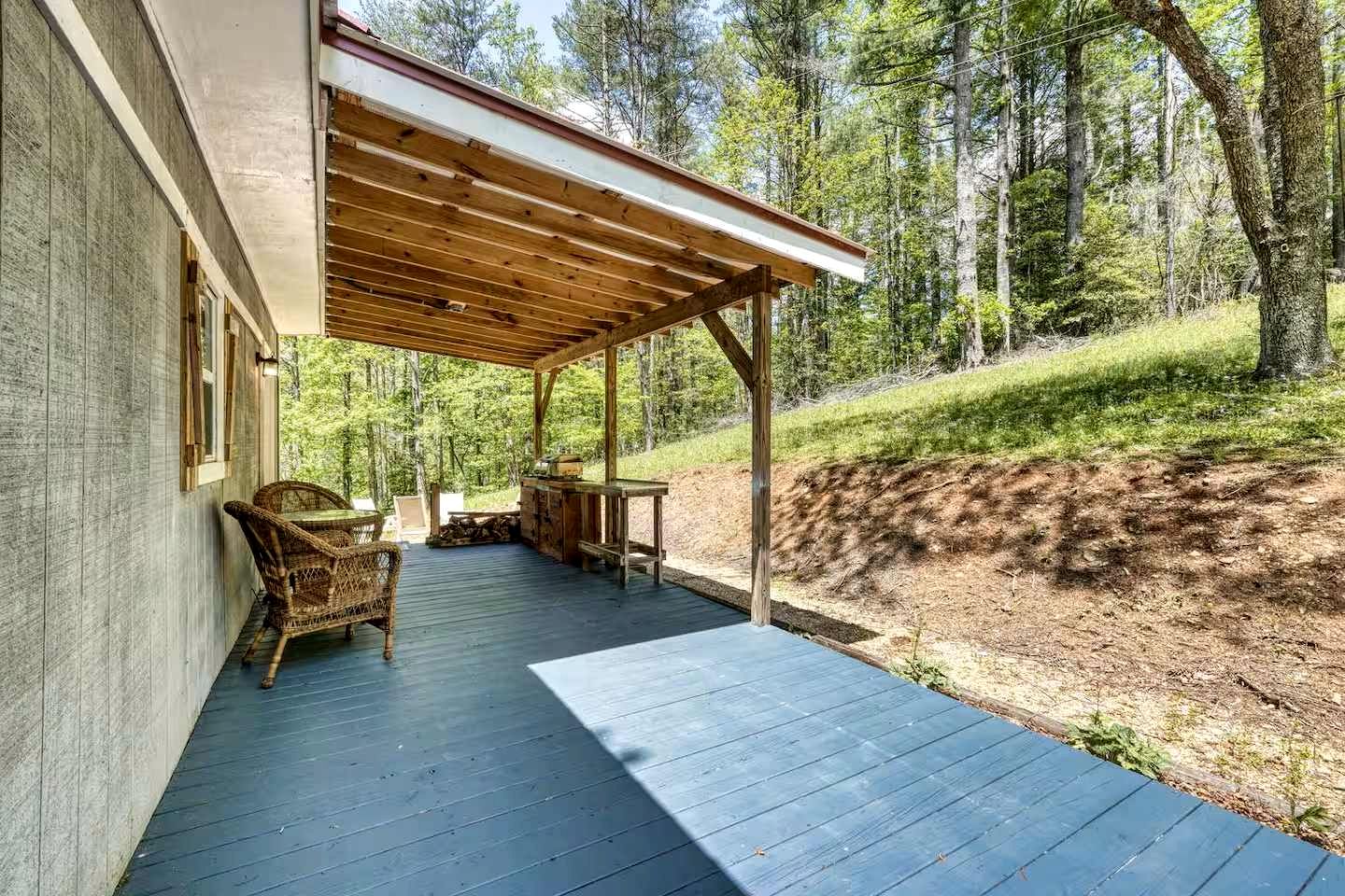 Cozy Cabin with Direct Access to the Toccoa River, a Perfect Escape for Fishing Lovers in Suches, Georgia