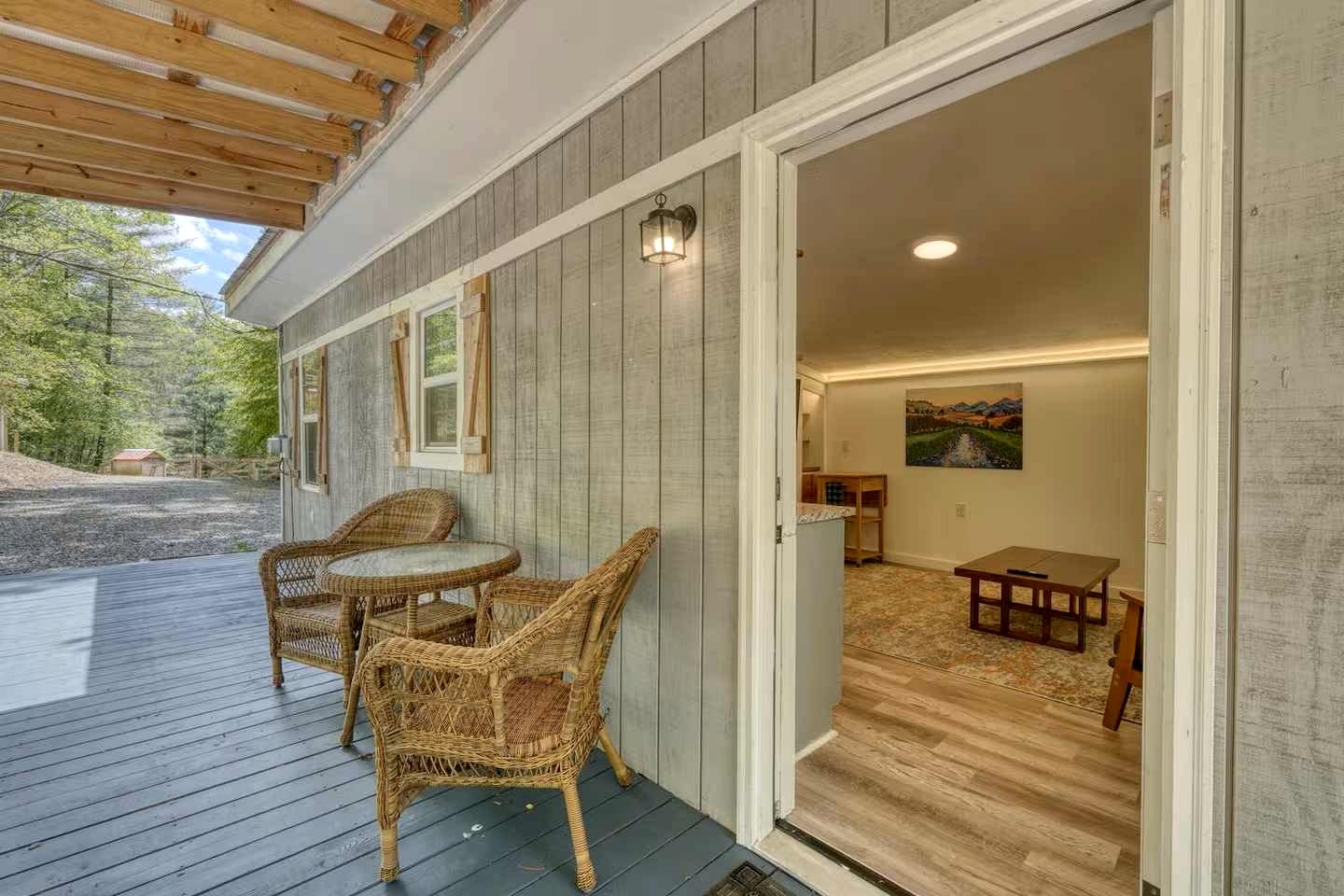 Cozy Cabin with Direct Access to the Toccoa River, a Perfect Escape for Fishing Lovers in Suches, Georgia