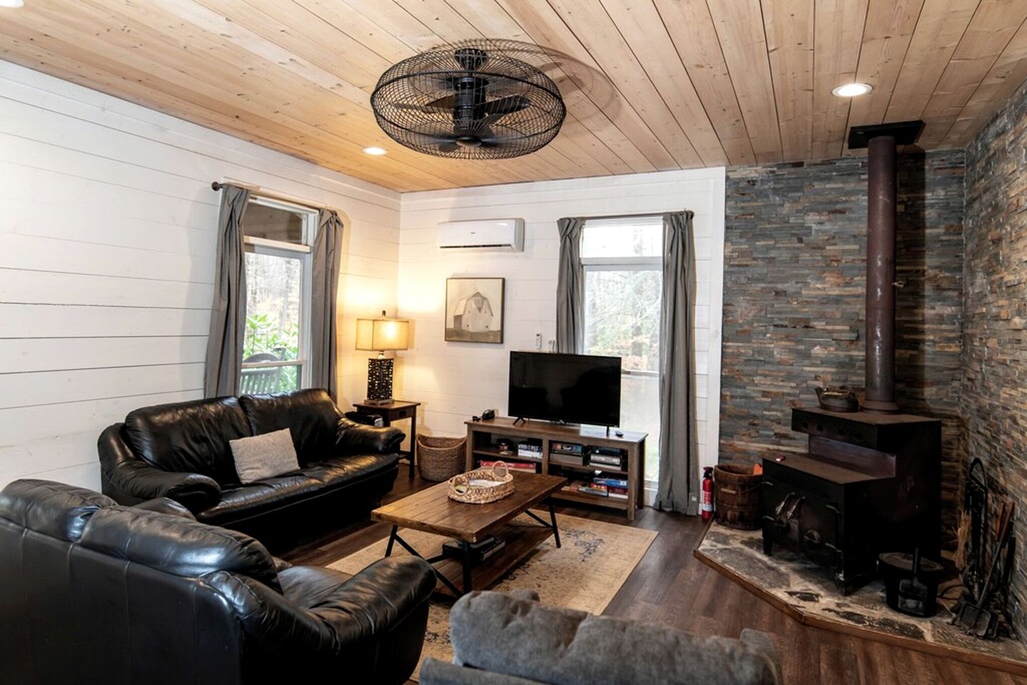 Secluded Cabin on Suches Creek and in the National Forest for a Relaxing Georgia Getaway