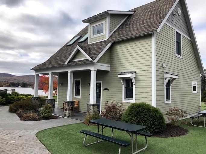 Cottages (United States of America, Lanesborough, Massachusetts)